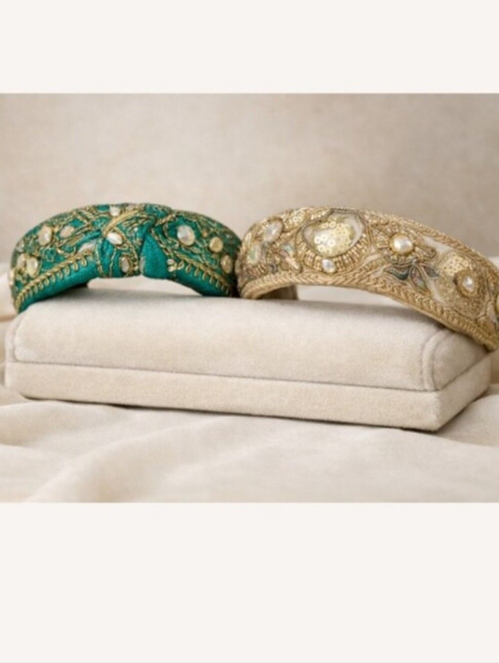 Elevate Your Style: Set of 2 Stunning Tie-Knot Headbands (Brand New!) ✨